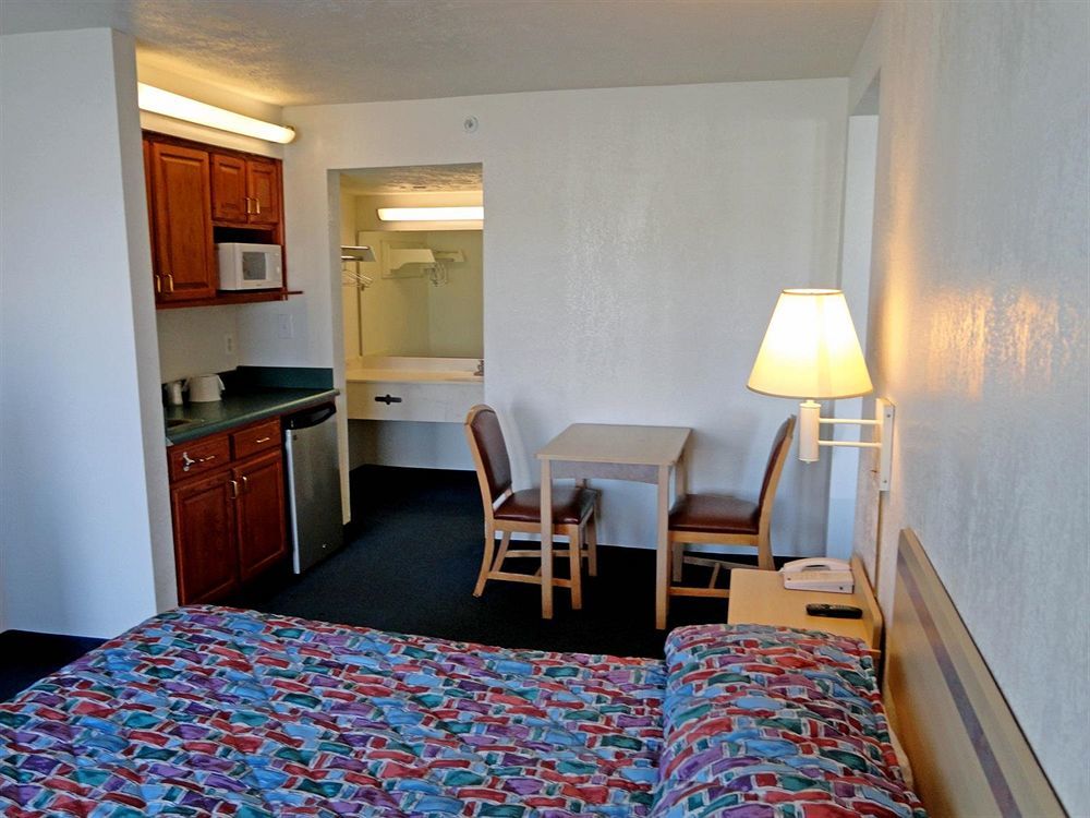 Days Inn By Wyndham Indianapolis South Exterior photo